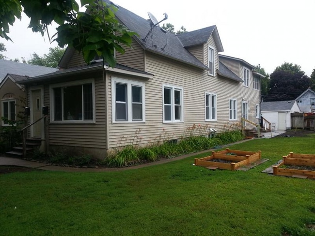 Building Photo - 3913 37th Ave S