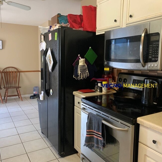 Foto del edificio - 701 Aviation Ave