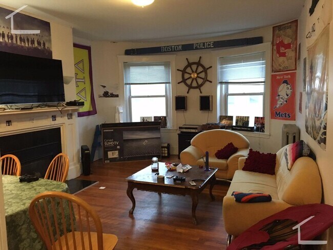Foto del edificio - Beautiful, Renovated 4 Bed Right in Packar...