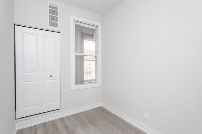 Foto del edificio - 818 W 18th St