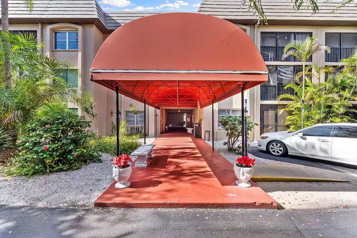 Photo - Beautifully Updated 2-Bed/ 1-Bath Condo with Screened Lanai – 3700 S Osprey Ave #208