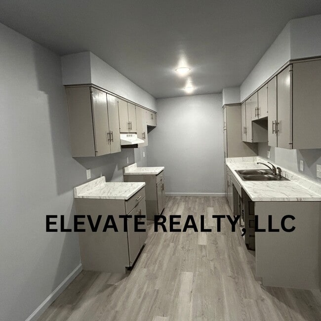 Building Photo - 6008 S Madison Pl