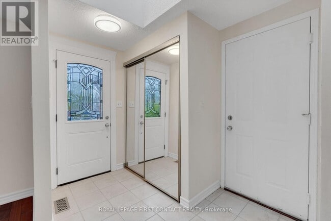 Building Photo - 16 Waddington Crescent
