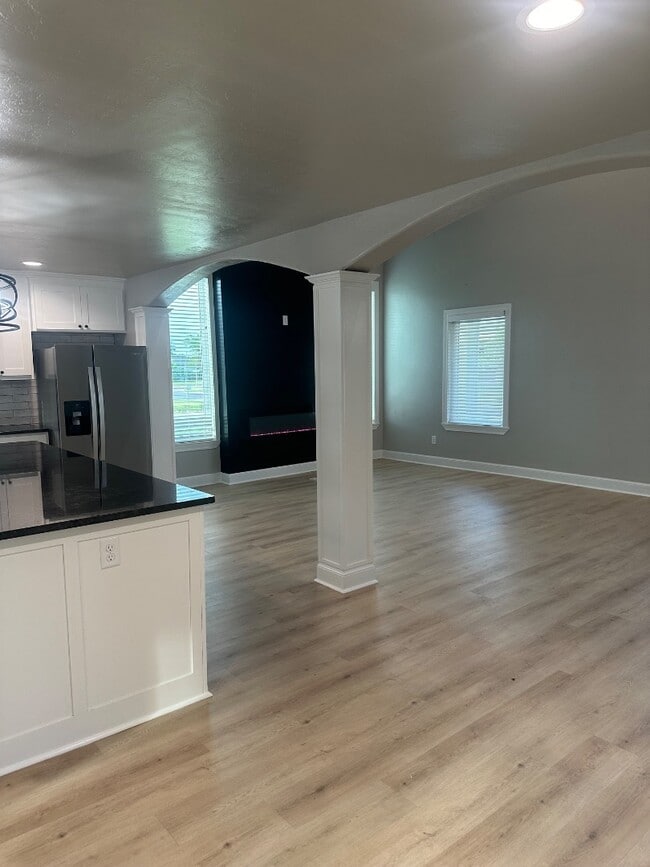 Building Photo - 1605 2nd St