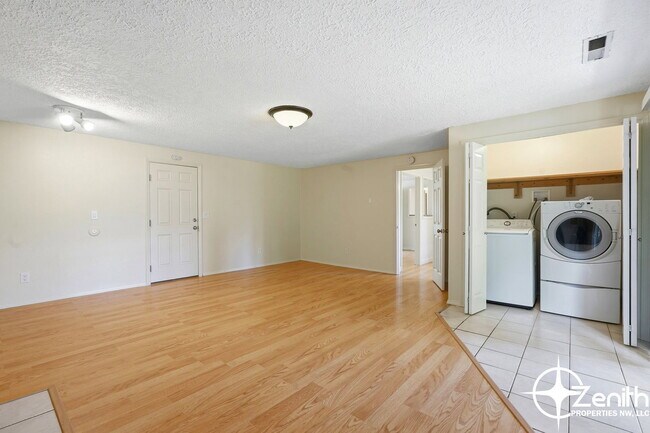 Foto del edificio - 12719 NE 10th Ave