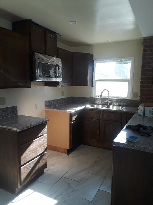 Foto del edificio - 597 N Oakland Ave