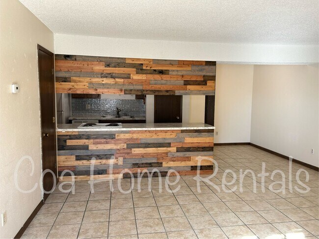 Foto del edificio - West Side Town Home