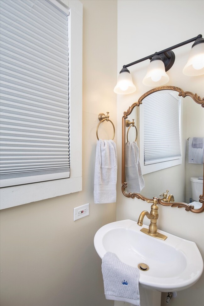 Bathroom - 1104 Grinnell St