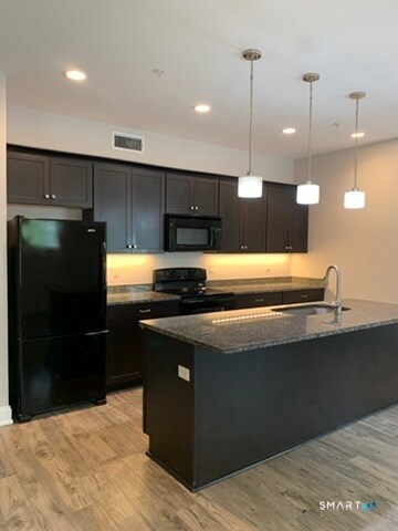 Foto del edificio - 102 Edgewater Cir