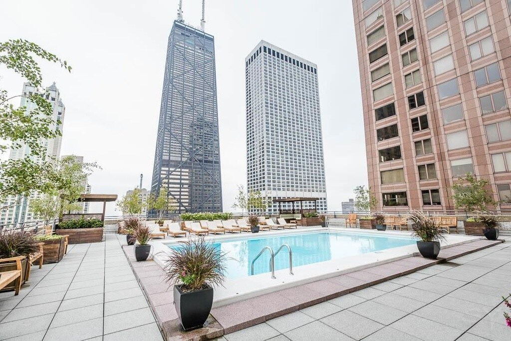 Roof Top Pool & Grill - 777 N Michigan Ave