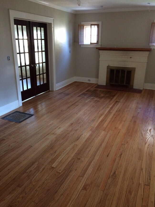 Foto del edificio - Spacious 4BR 2 Bath Colonial
