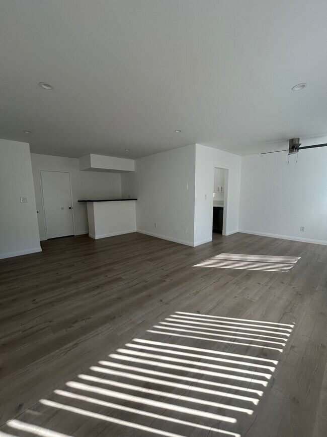 Sala de estar - 649 Westbourne Dr