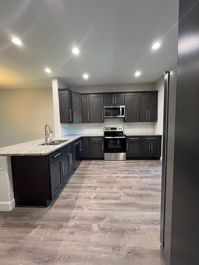 Building Photo - Newer Construction 3 Bedrooms 2 Baths!