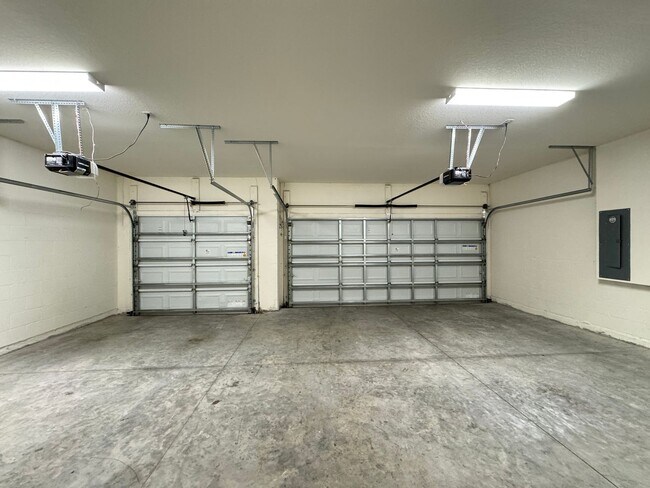 Foto del edificio - Available NOW!  Incredible, SPACIOUS 5 Bed...
