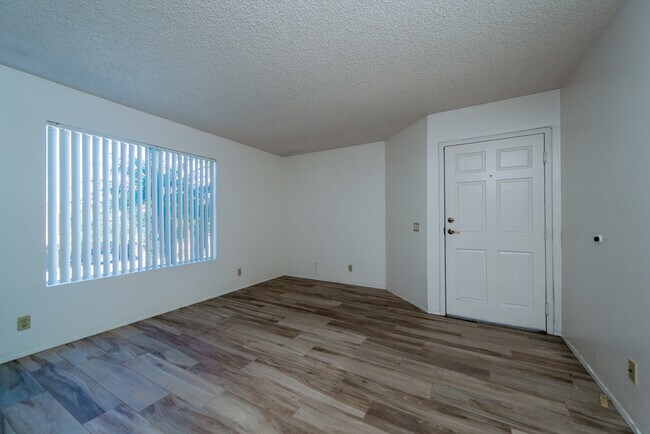 Living Room - 3767 Villa Terrace
