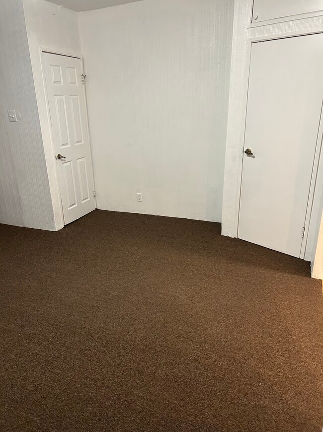 Building Photo - 2537 S Lloyd St