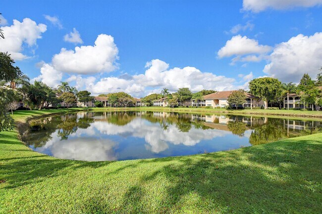 Building Photo - 13850 Oneida Dr
