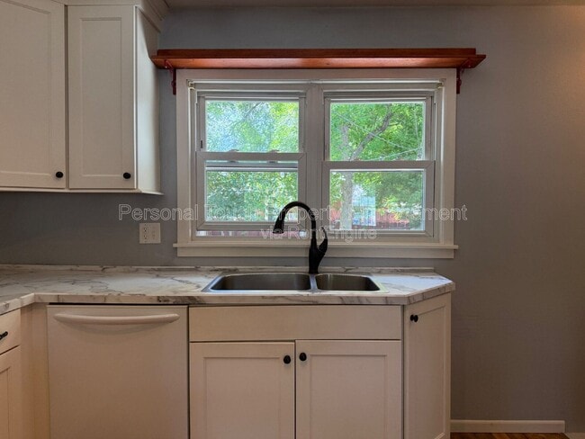 Building Photo - 1717 5th St S