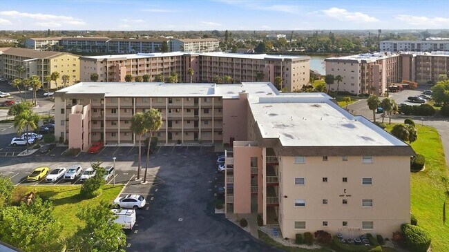 Foto del edificio - 4143 Heron Way