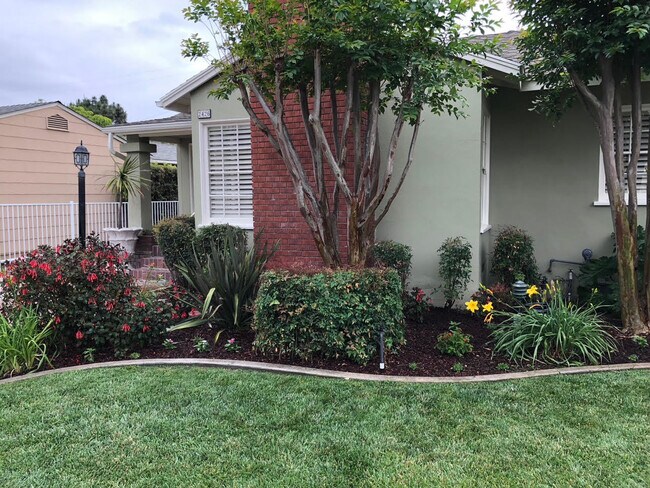 Building Photo - Santa Ana 3 Bedroom, 2 Bath House for Leas...