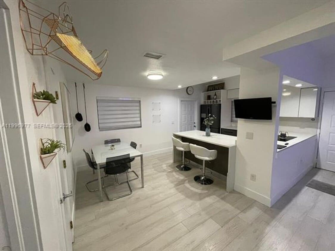 Photo - 325 NW 19th Ln # 30 (A11996977)