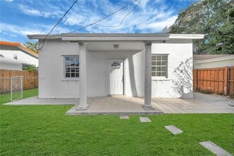 Building Photo - 2731 SW 24th St