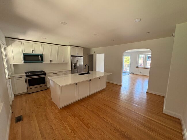 Building Photo - 111 Glen Argyle Rd