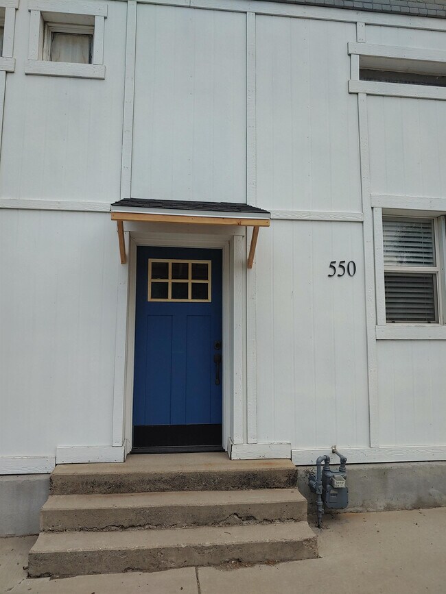Foto del edificio - 550 N Main St