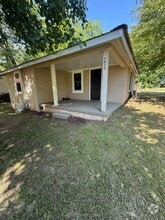 Building Photo - 1011 1/2 Clydesdale Ave