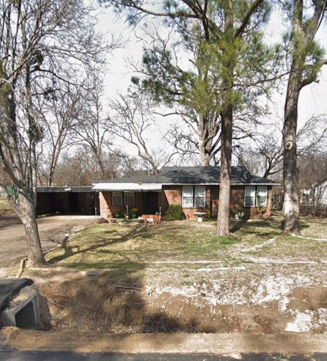 Building Photo - 2801 California Ln