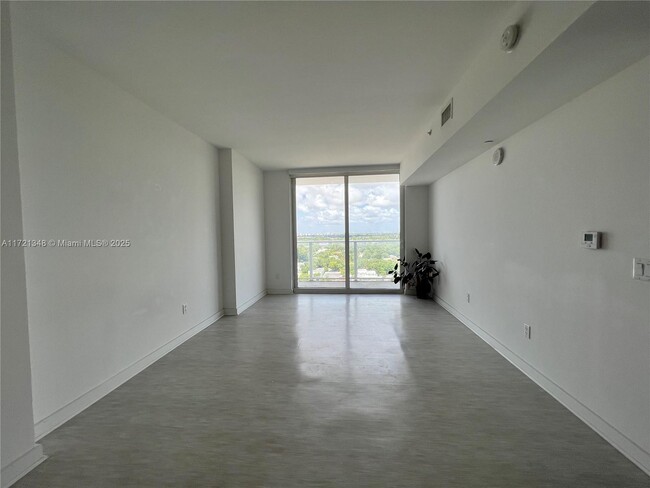 Foto del edificio - 4250 Biscayne Blvd