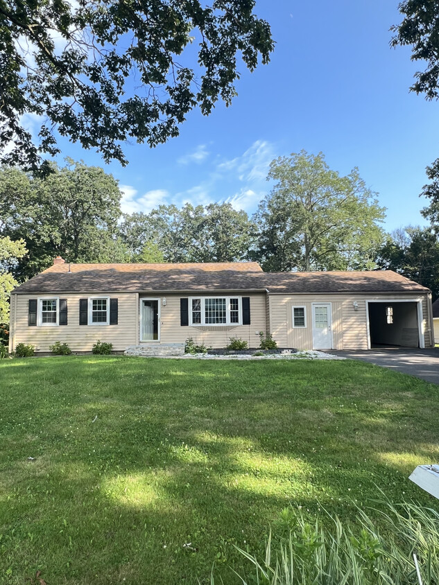 Foto principal - 11 Jeffrey Dr