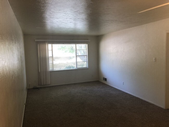 Building Photo - 4 br, 2 bath House - 700 Cobean