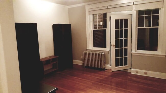 Foto del edificio - Amazing 1 bedroom 1 bath Condo on the Green Line Professionally Managed Heat Included