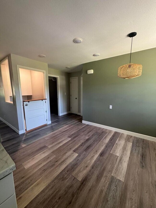Foto del edificio - 3405 Balboa Ln