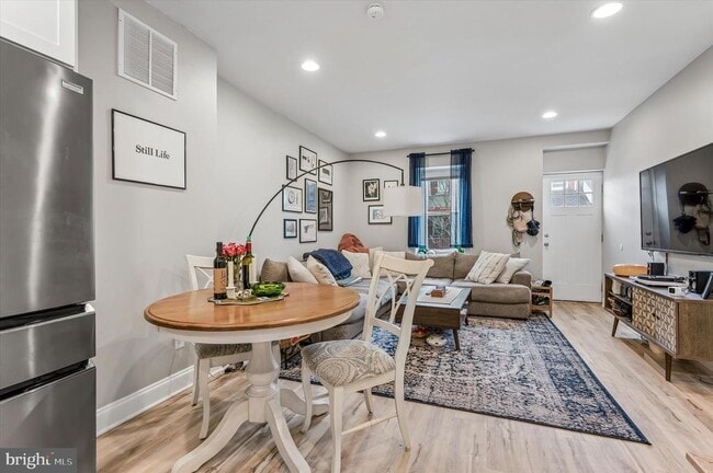 Building Photo - 137 Vassar St