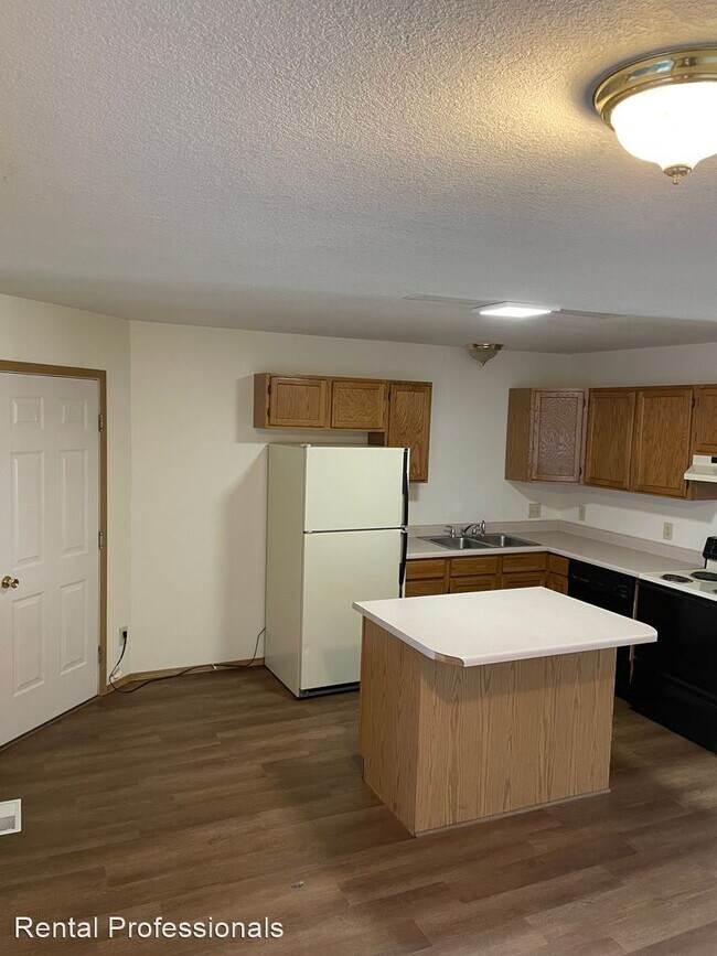 Building Photo - 2 br, 1 bath House - 221 Spooner Road Unit C