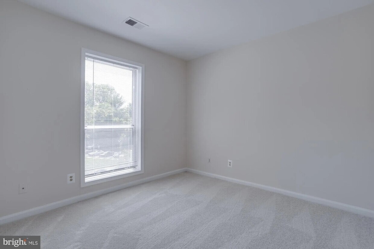 3178 Summit Square Dr Unit 3C1, Oakton, VA 22124 Condo for Rent in