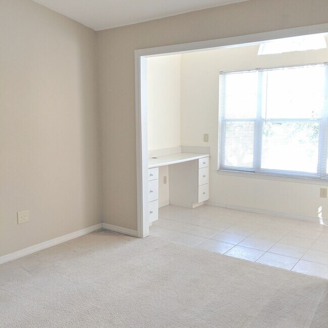 Foto del edificio - 1 bedroom, 1 bathroom condo for rent in Th...
