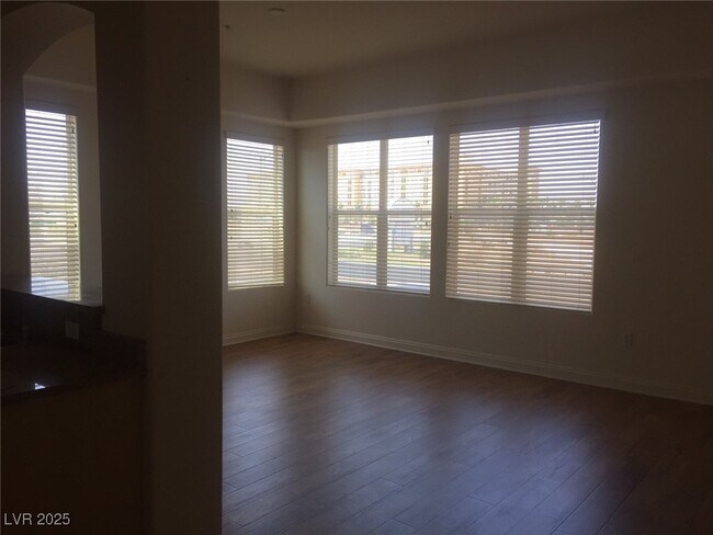 Foto del edificio - 32 E Serene Ave