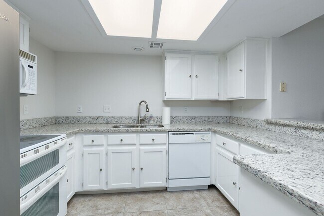 Foto del edificio - Upper Level 2 bedroom, 2 bathroom with great views at The Falls