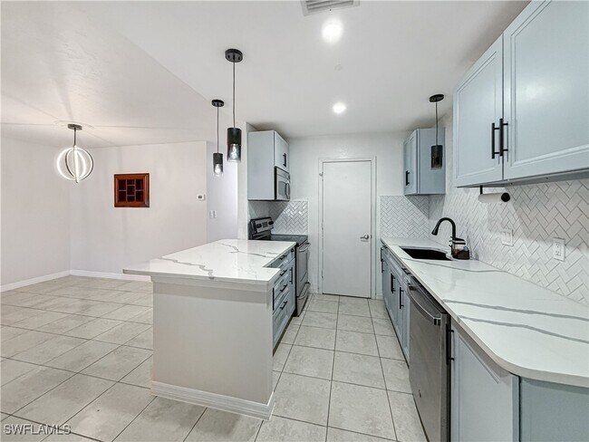 Building Photo - 429 Morgan Cir S