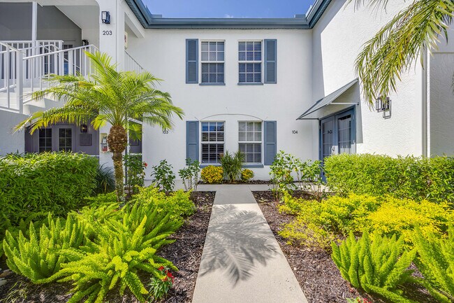Building Photo - 886 Tanbark Dr