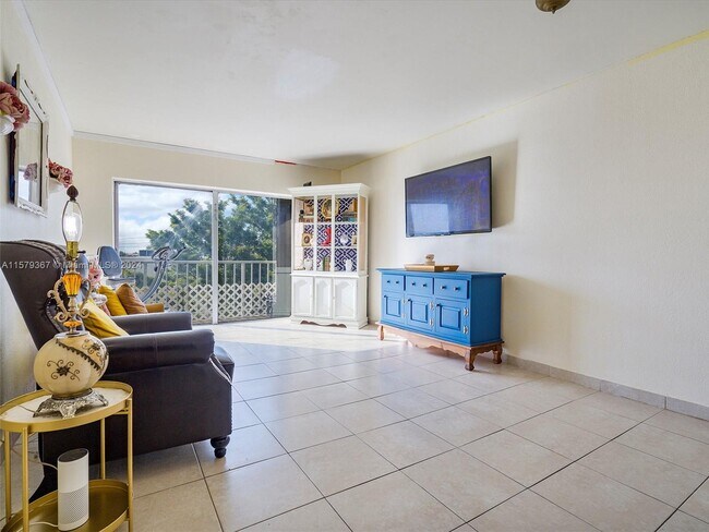 Building Photo - 1855 SW 1st St