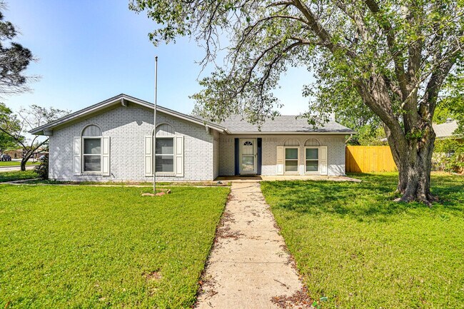 Foto del edificio - 4624 Trailwood Dr