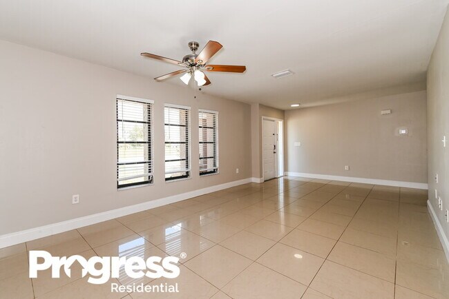 Building Photo - 25353 Doredo Dr