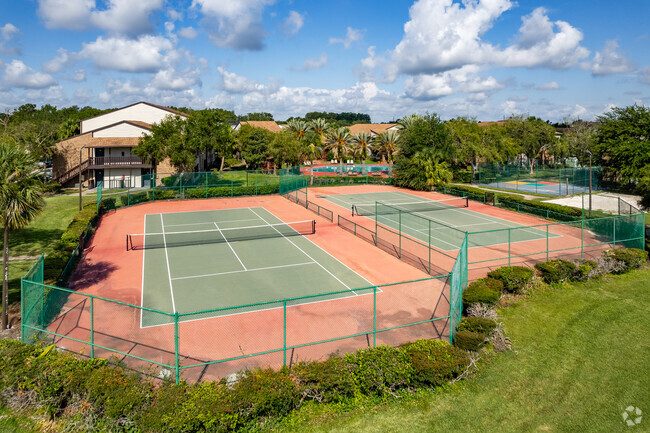 ¡Canchas de tenis - Millenium Cove