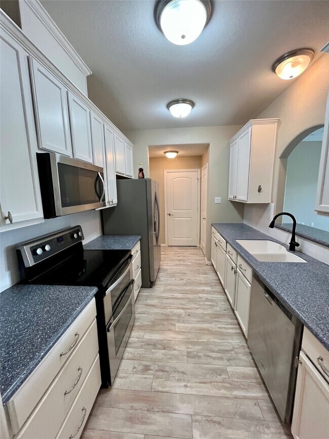 Foto del edificio - 9311 E Lakeside Dr