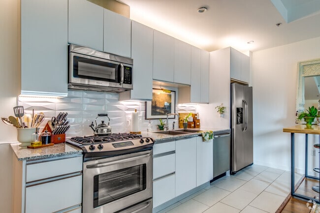 1HAB, 1BA -710SF - The Meridia Apartments
