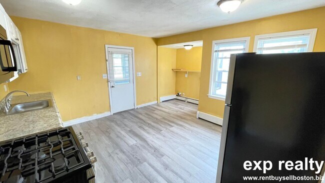 Kitchen wash/dryer hook up - 15 Linwood St